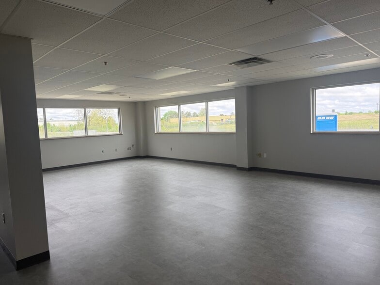More Photos Of 1615 W McDonald St, Hartford City Warehouse For Sale