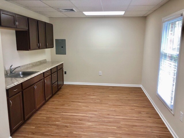 More Photos Of 10 Auer Ct, East Brunswick Medical For Sale