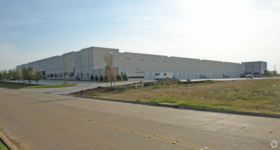 More Photos Of 1011 N 28th Ave, Dfw Airport Distribution For Lease