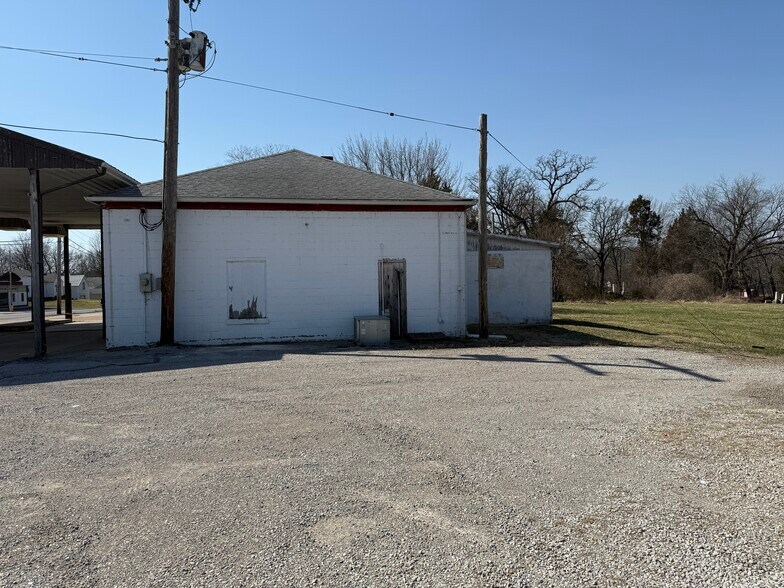 More Photos Of 433 W Market St, Red Bud Land For Sale