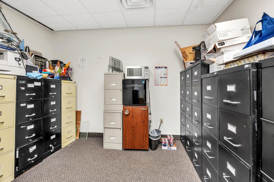 More Photos Of 80 Optical Dr, Southbridge Flex For Lease