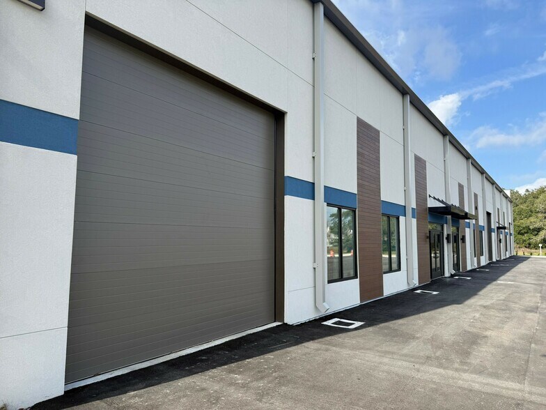 More Photos Of 1530 Kendrick Ln, Lakeland Warehouse For Lease