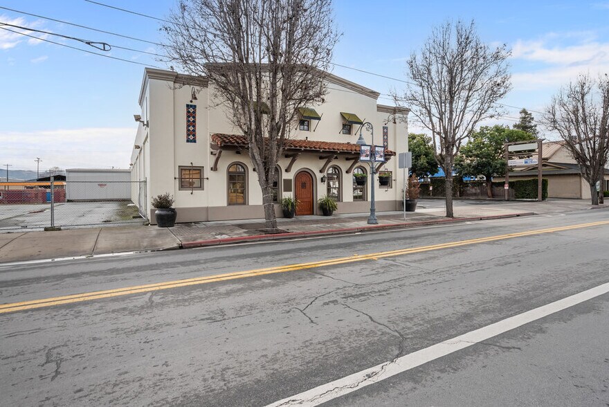 More Photos Of 829 San Benito St, Hollister Office For Sale