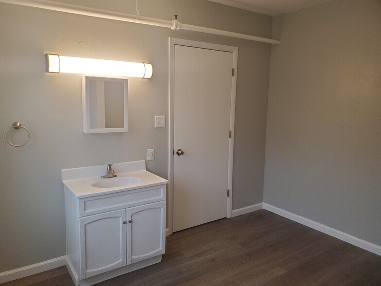 More Photos Of 600 E Mary St, Yates Center Apartments For Sale
