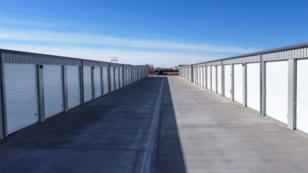 More Photos Of 3645 Andy Devine Ave, Kingman Specialty For Sale