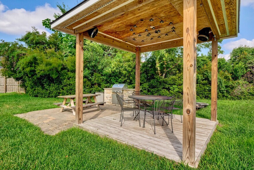 More Photos Of 4311 Maple Ave, Wilmington Apartments For Sale