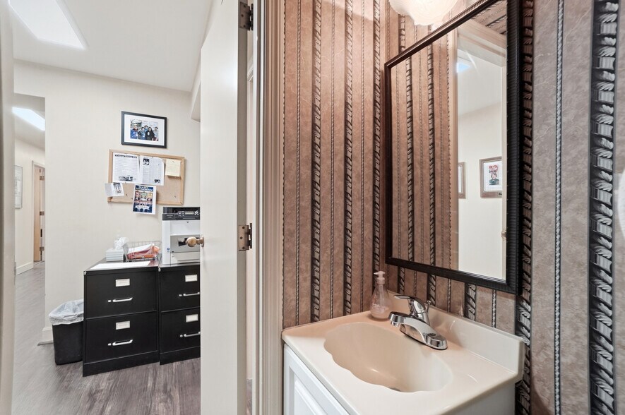 More Photos Of 2406 Auburn Ave, Cincinnati Office Residential For Sale