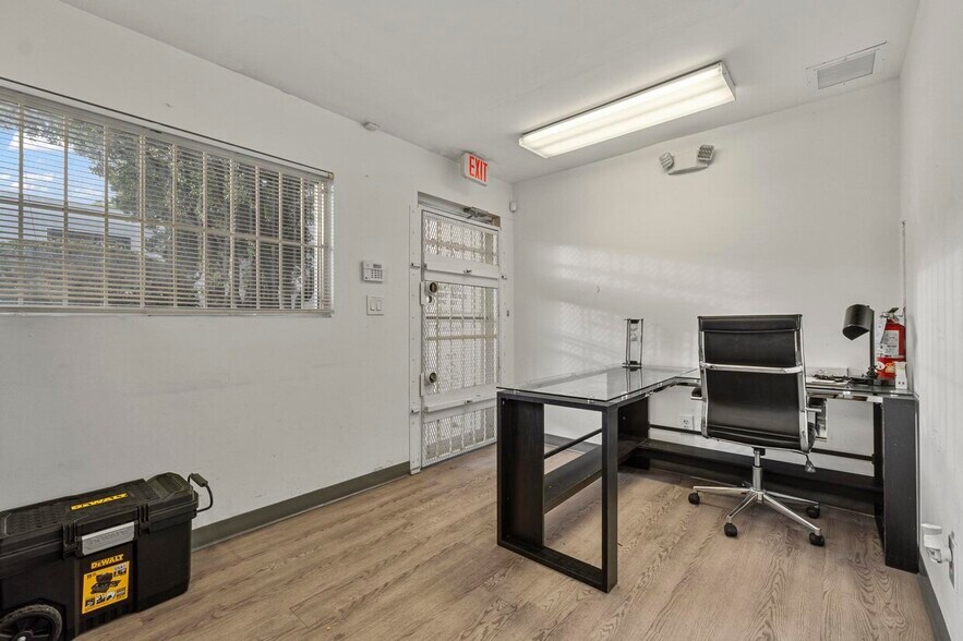 More Photos Of 10813-10841 NW 29th St, Doral Warehouse For Sale