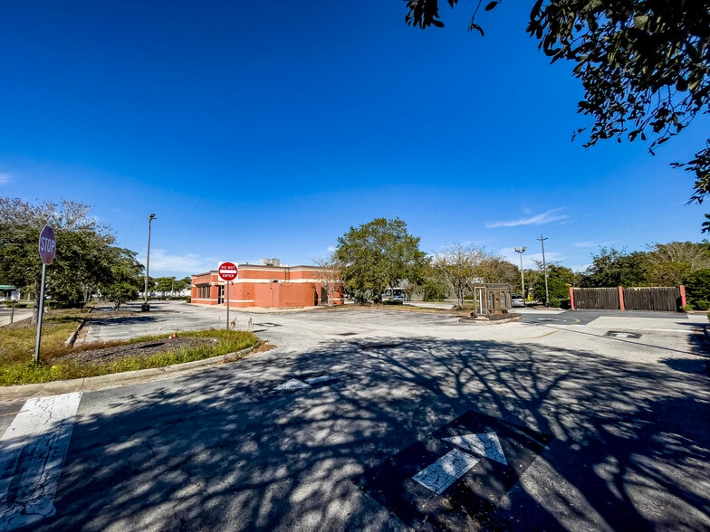 More Photos Of 5752 Butler Point Rd, Jacksonville Fast Food For Lease