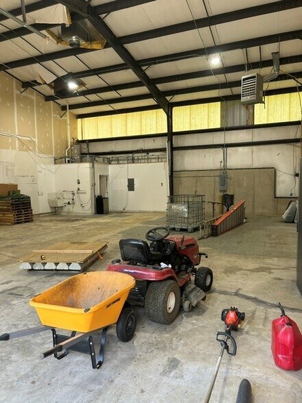 More Photos Of 22 Enterprise Ct, Fredericksburg Warehouse For Sale