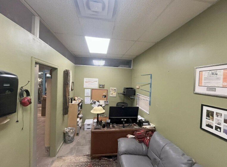 More Photos Of 5245 W Diversey Ave, Chicago Showroom For Sale