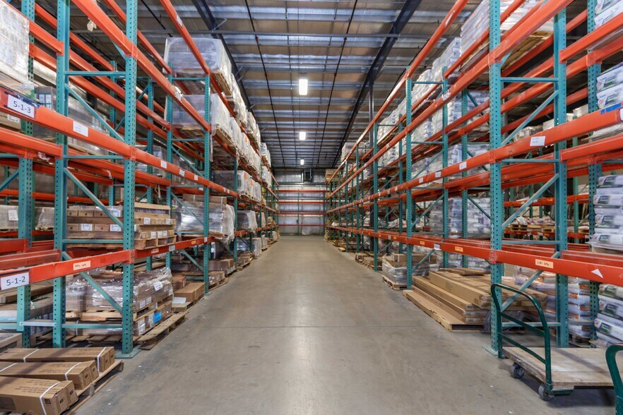 More Photos Of 9005 Roach Dr, Amarillo Showroom For Lease