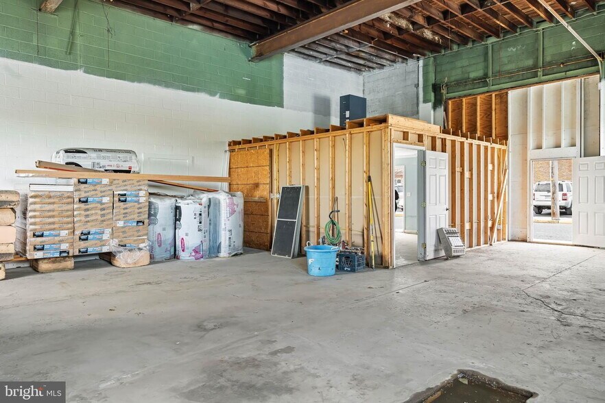 More Photos Of 112 Park Ave, Milford Flex For Sale