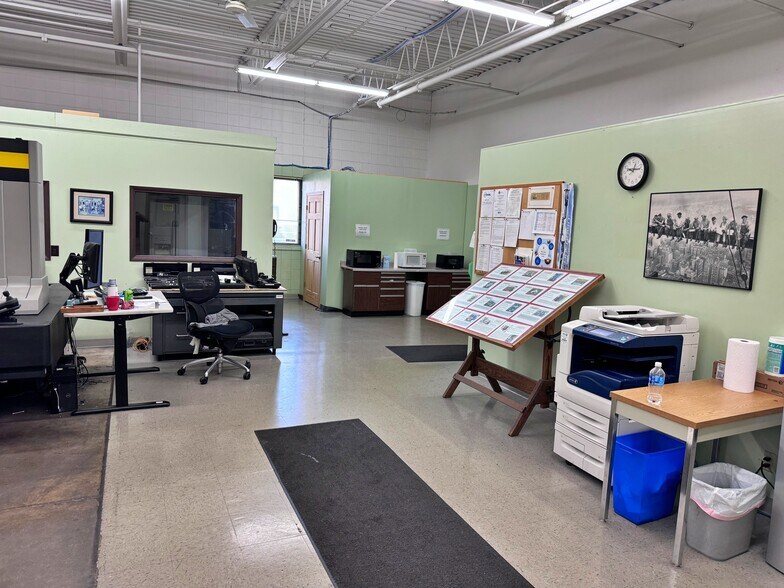 More Photos Of 5191 27th Ave, Rockford Manufacturing For Lease