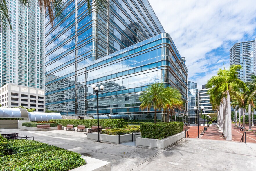 More Photos Of 777 Brickell Ave, Miami Coworking Space