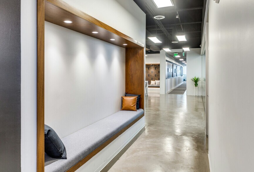 More Photos Of 77 Sugar Creek Center Blvd, Sugar Land Coworking Space