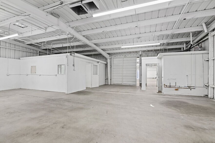 More Photos Of 850-858 Lillian Way, Los Angeles Warehouse For Lease