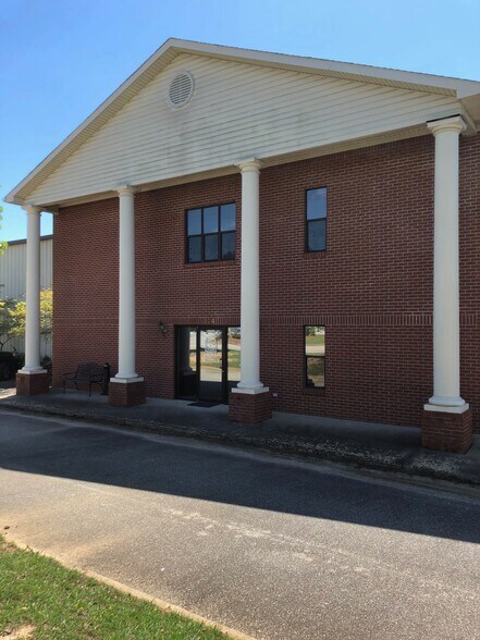 More Photos Of 302 Alabama St, Auburn Flex For Lease