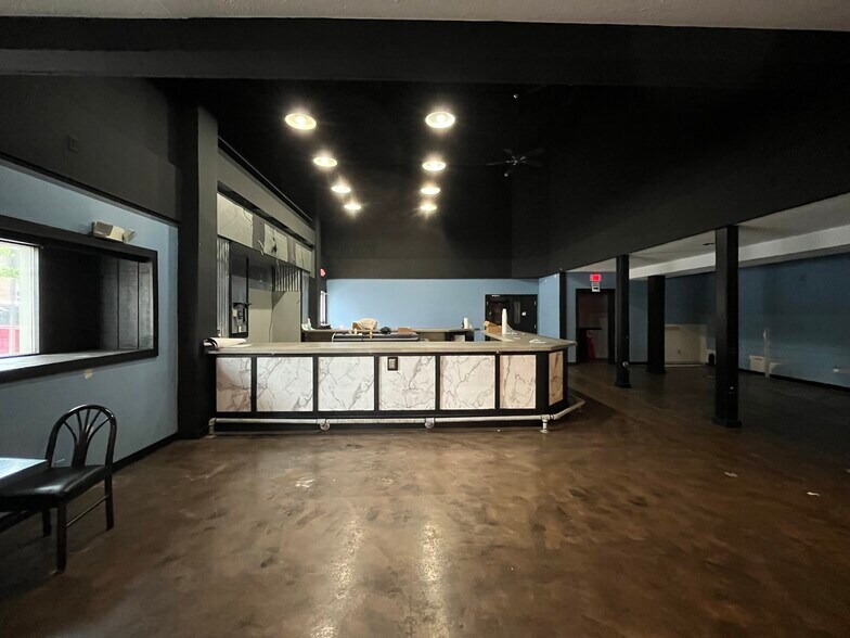 More Photos Of 102 Lincolnway E, Mishawaka Storefront For Lease