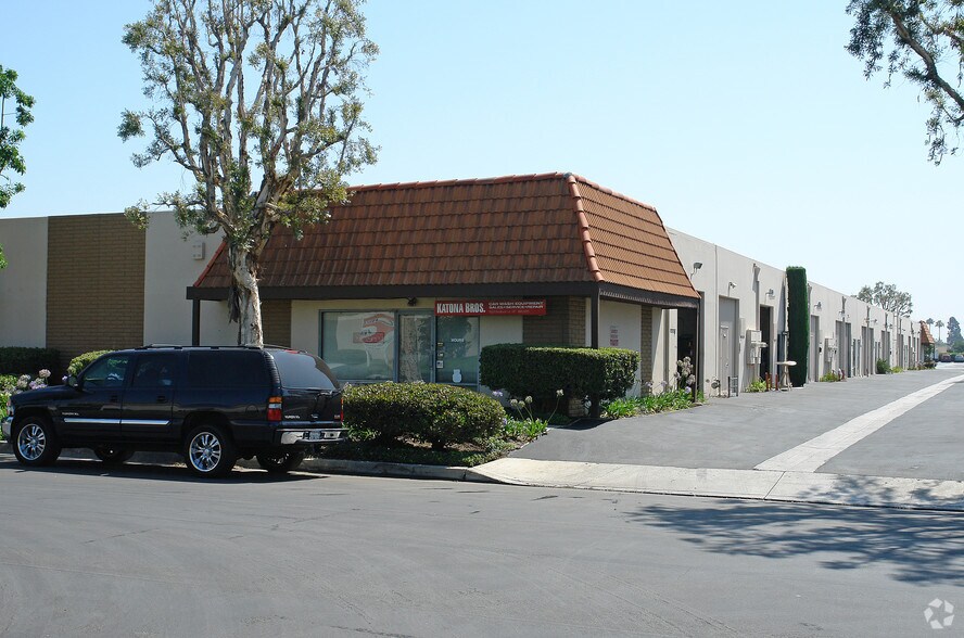 More Photos Of 15571 Producer Ln, Huntington Beach Light Distribution For Lease