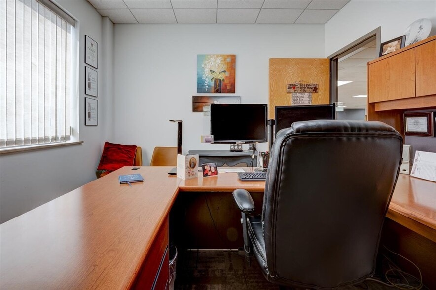 More Photos Of 100 W Antietam St, Hagerstown Office For Lease