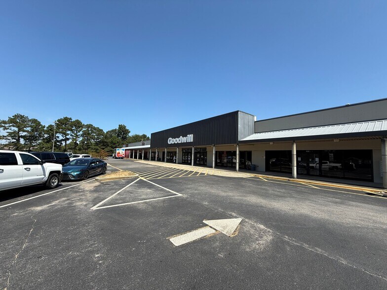 More Photos Of 200 Town Mart, Clanton General Retail For Sale