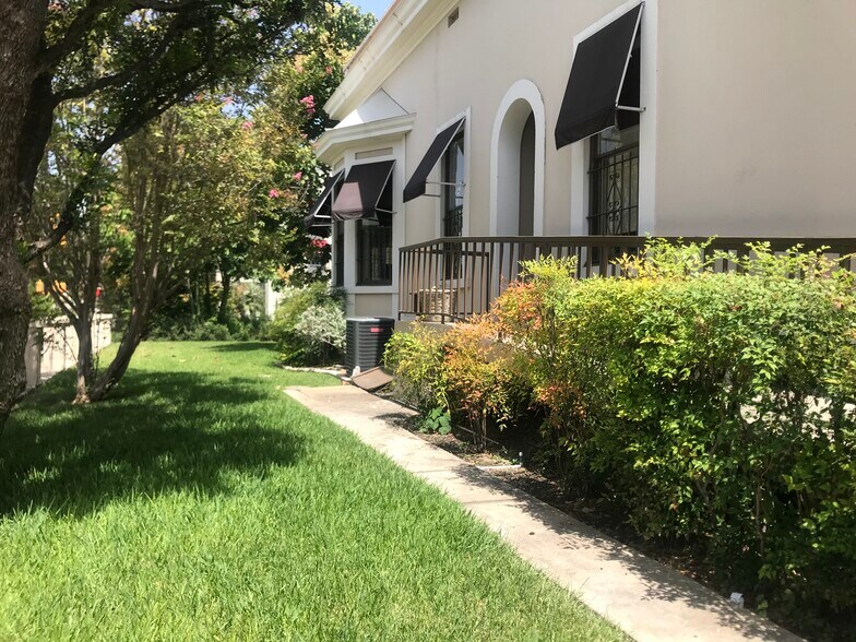 More Photos Of 1919 San Pedro Ave, San Antonio Office For Sale