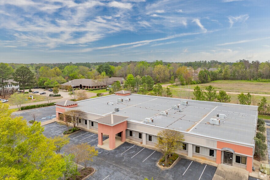 More Photos Of 1025 Northpark Dr, Ridgeland Office For Sale