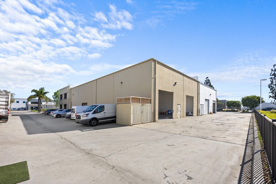More Photos Of 3980 E Miraloma Ave, Anaheim Warehouse For Lease