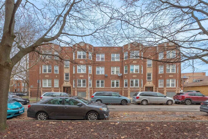 More Photos Of 2250-2258 W Rosemont Ave, Chicago Apartments For Sale