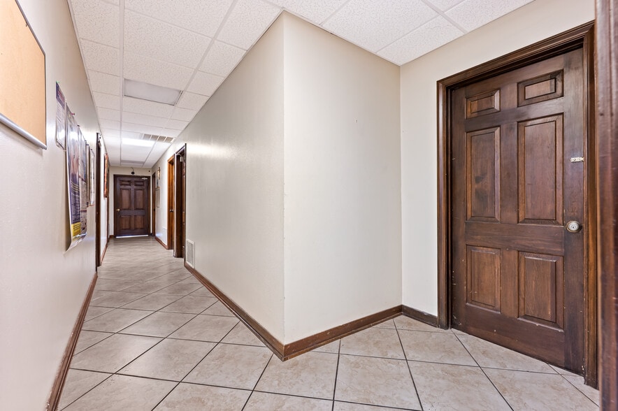 More Photos Of 411 Spencer Hwy, South Houston Auto Dealership For Lease