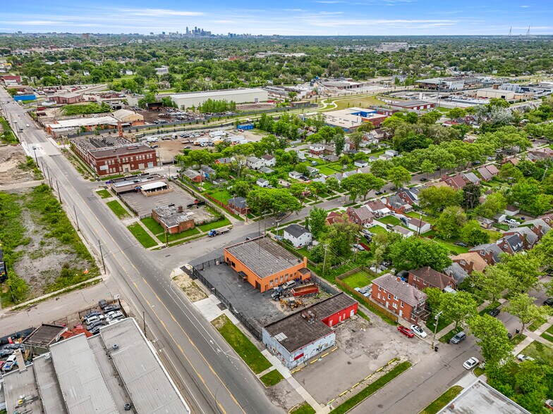 More Photos Of 8301 W Chicago, Detroit Flex For Sale