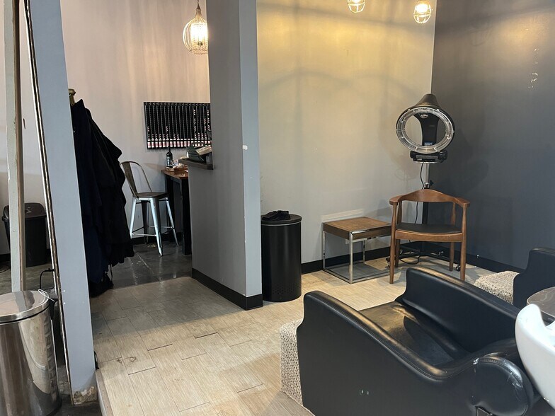 More Photos Of 5753 Old Shell Rd, Mobile General Retail For Lease