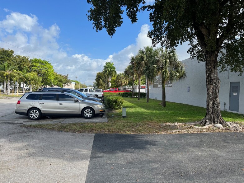 More Photos Of 1341-1359 NW 88th Ave, Miami Warehouse For Sale