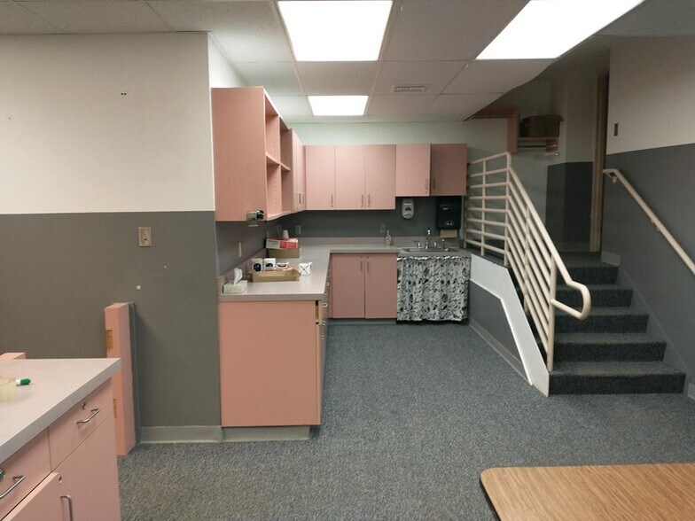 More Photos Of 1007 Cady St, Chapman Schools For Sale