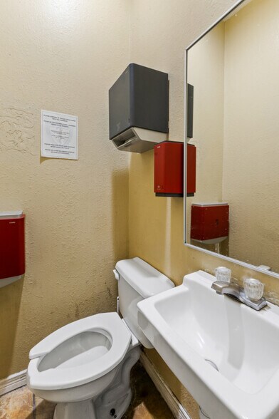 More Photos Of 1601 E 4th Ave, El Paso Industrial For Sale