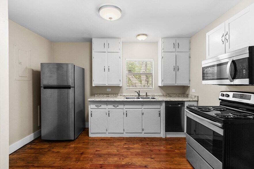 More Photos Of 409 E Austin St, Bellville Apartments For Sale