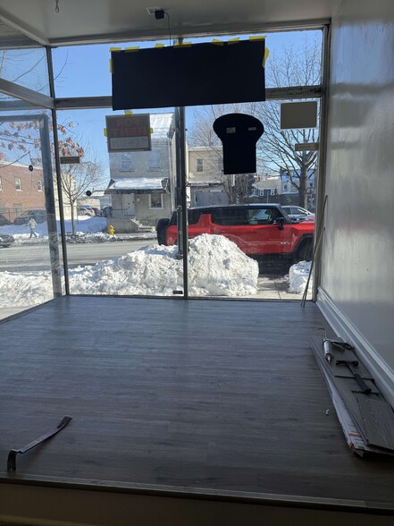 More Photos Of 322-324 N 7th St, Allentown Storefront Retail Residential For Lease