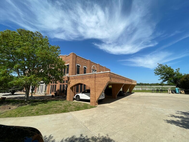 More Photos Of 11351 Hilltop Rd, Argyle Apartments For Sale
