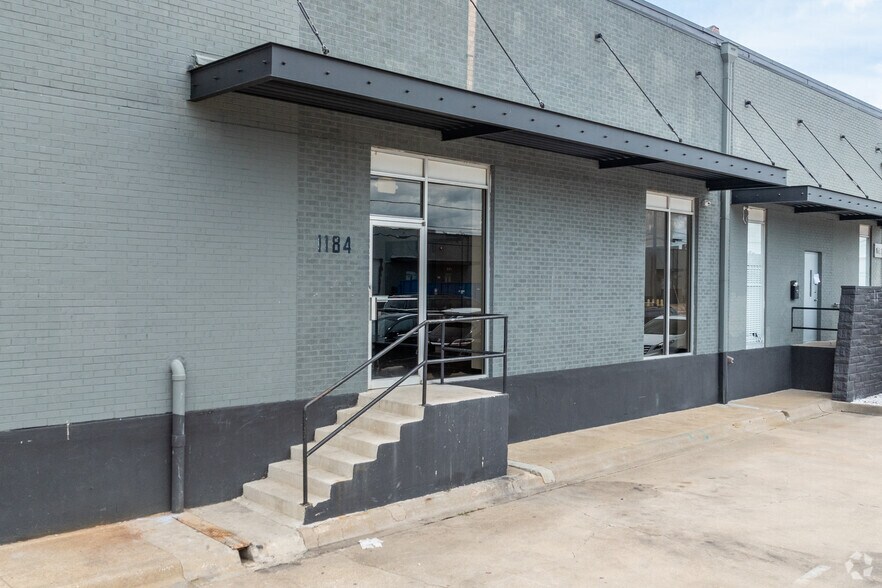 More Photos Of 1174-1188 Quaker St, Dallas Unknown For Lease