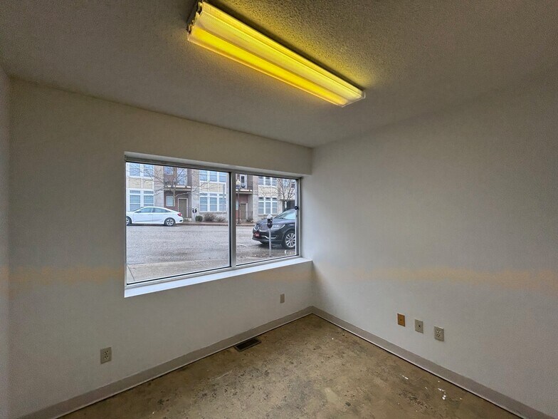 More Photos Of 633 N Morton St, Bloomington Research And Development For Lease