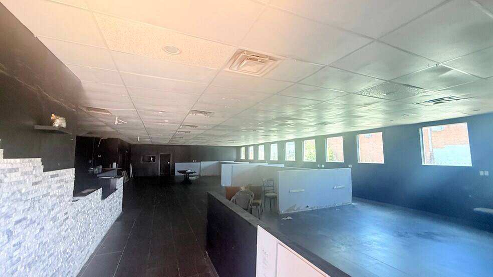 More Photos Of 3416 N May Ave, Oklahoma City Bar For Lease