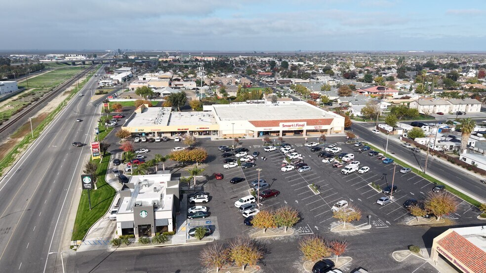 More Photos Of 1426 High St, Delano Storefront Retail Office For Lease