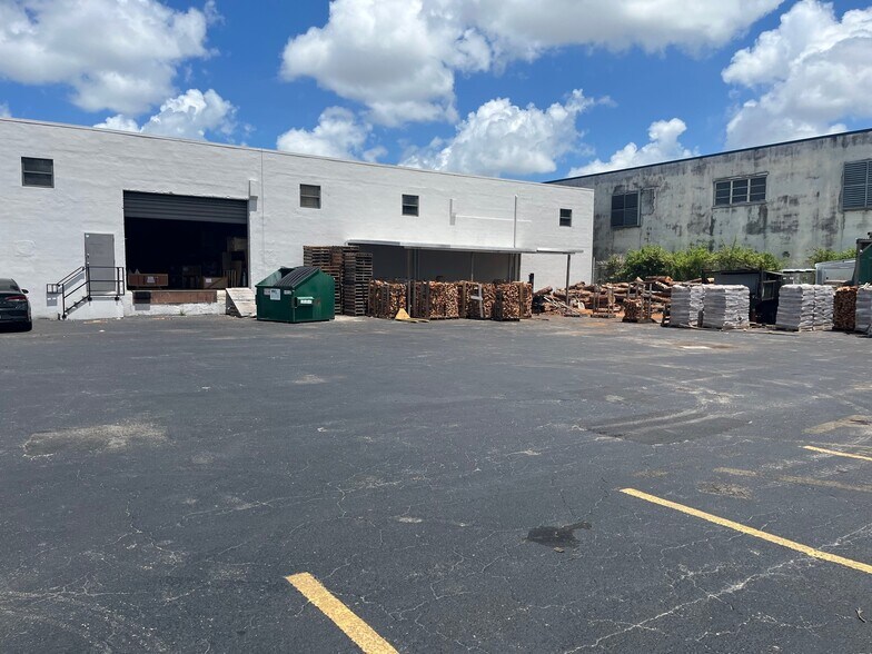 Primary Photo Of 155-171 SE 10th Ave, Hialeah Warehouse For Lease