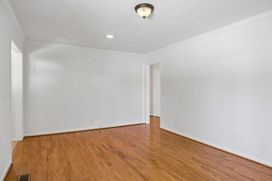 More Photos Of 1910 Redbud Ct, Franklin Multifamily For Sale