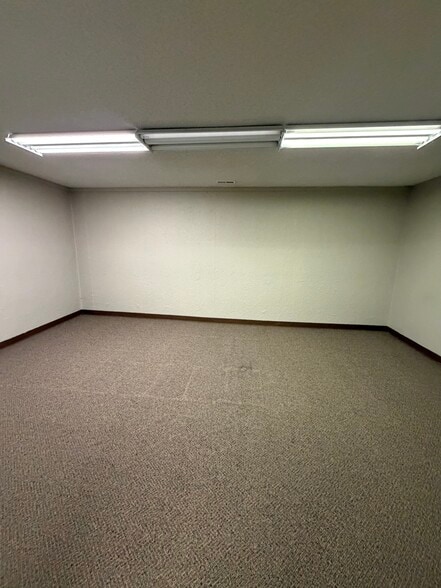 More Photos Of 4702-4704 Tieton Dr, Yakima Office Residential For Lease