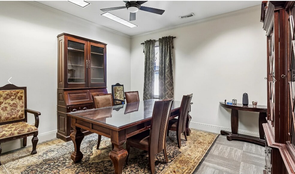 More Photos Of 506 Water St, Madisonville Office For Sale