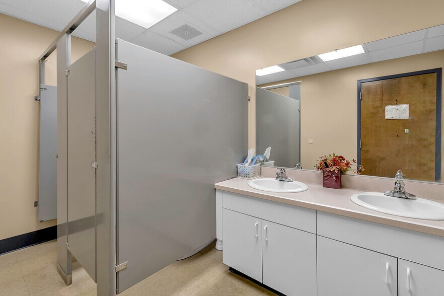 More Photos Of 6645 Main St, Buffalo Office For Sale