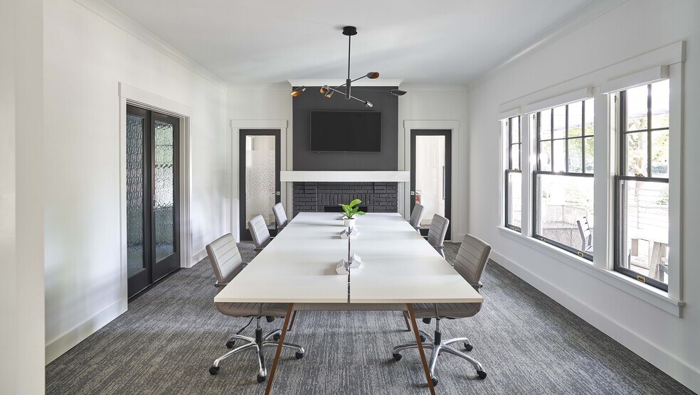 More Photos Of 1015 East Blvd, Charlotte Office For Lease