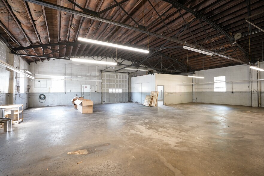 More Photos Of 417 S Mill St, Lexington Auto Repair For Sale
